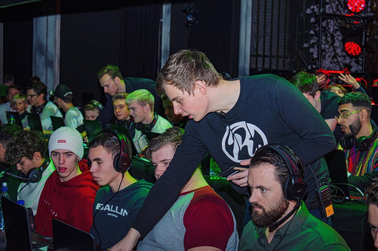 Iddo aan het werk bij een gamingproductie